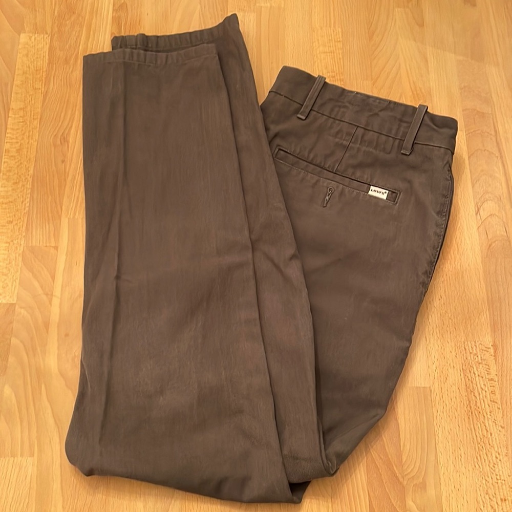Levi Mens 34x32 Grey Chino Pants